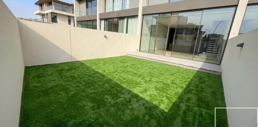 Townhouse de 3 dormitorios en Nad Al Sheba 1, UAE No. 213971