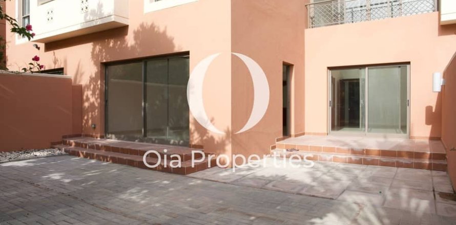 Villa de 4 chambres à Abu Dhabi, UAE No. 98930