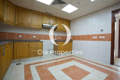 Villa de 4 chambres à Abu Dhabi, UAE No. 98930 10