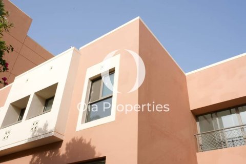 Villa de 4 chambres à Abu Dhabi, UAE No. 98930 3