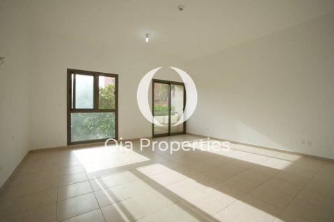 Villa de 4 chambres à Abu Dhabi, UAE No. 98930 12