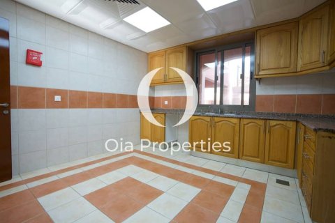 Villa de 4 chambres à Abu Dhabi, UAE No. 98930 9