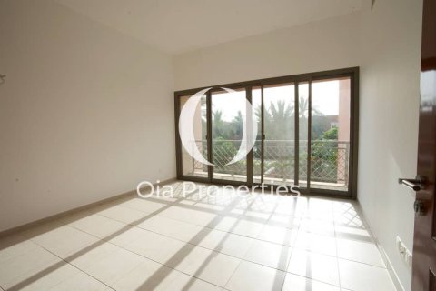 Villa de 4 chambres à Abu Dhabi, UAE No. 98930 11