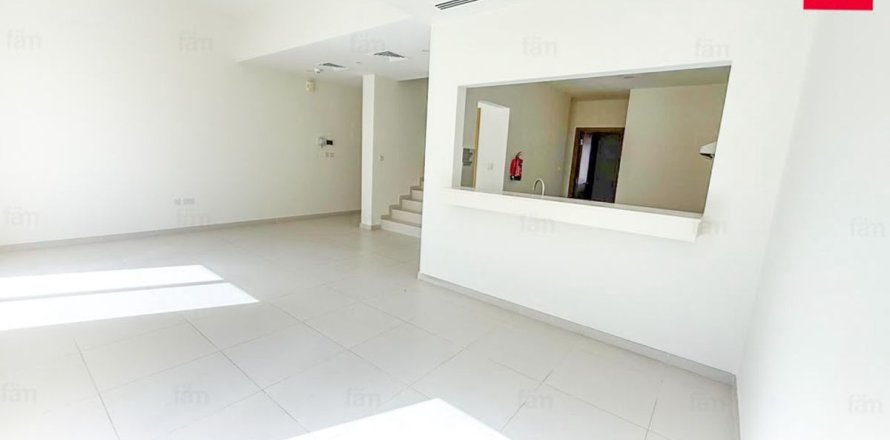 3 bedrooms Villa in Dubai, UAE No. 219269