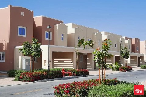 3 bedrooms Villa in Dubai, UAE No. 219269 8