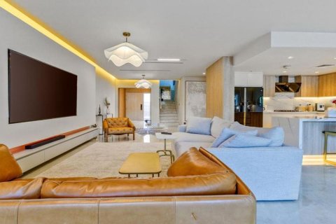 3 bedrooms Townhouse in Jumeirah Village Circle, UAE No. 213033 3