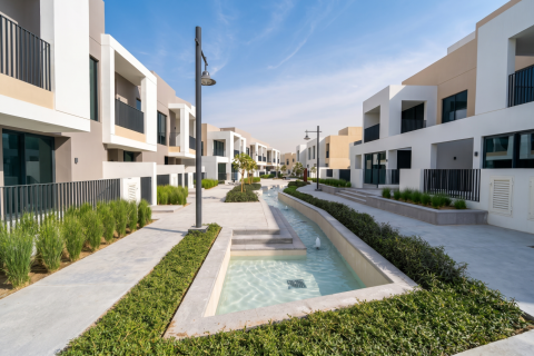 3 bedrooms Townhouse in Dubai, UAE No. 220276 12