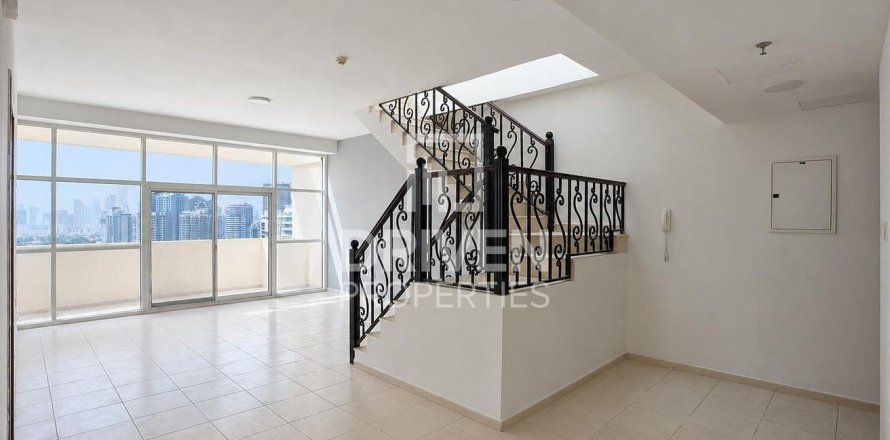 Apartment de 3 dormitorios en Royal Residence, UAE No. 217716