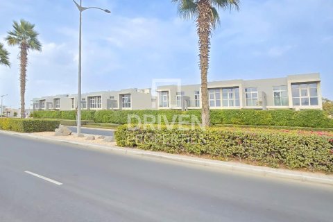 6 غرفة نوم فيلا في داماك هيلز (أكويا باي داماك), الإمارات العربية المتحدة رقم 202803 16