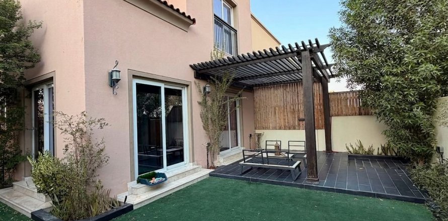 4 bedrooms Townhouse in Dubai, UAE No. 203172