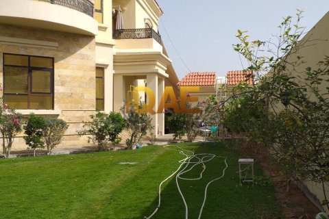 Villa de 16 chambres à Al Twar, UAE No. 3747 21