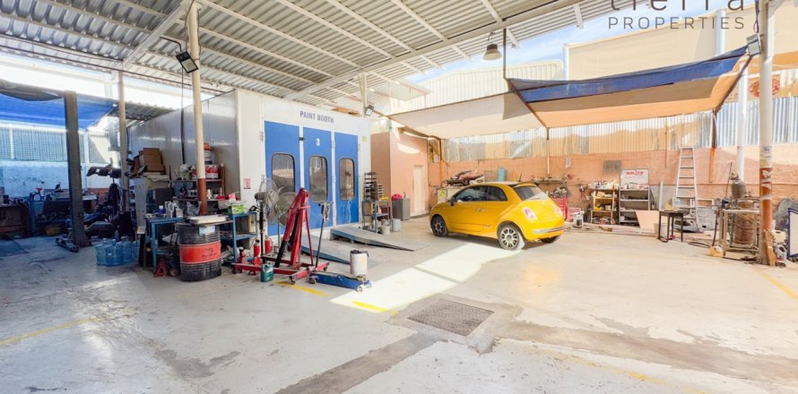 Warehouse de 464.5m² à Al Quoz, UAE No. 47653