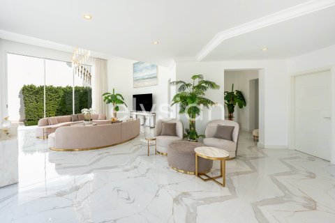 Villa de 4 dormitorios en Garden Homes, UAE No. 64656 10