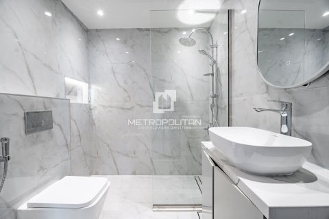 Квартира с 2 спальнями в Lake Almas West, ОАЭ №130193 16