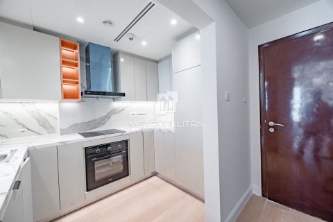Квартира с 2 спальнями в Lake Almas West, ОАЭ №130193 10