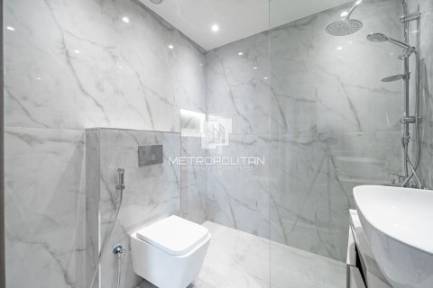 Квартира с 2 спальнями в Lake Almas West, ОАЭ №130193 17