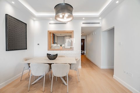 Квартира с 2 спальнями в Lake Almas West, ОАЭ №130193 8