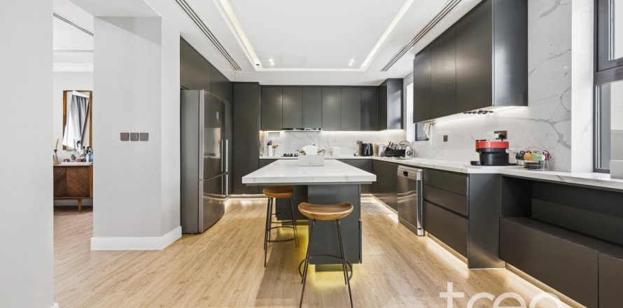 Villa de 4 chambres à Casa, UAE No. 222686