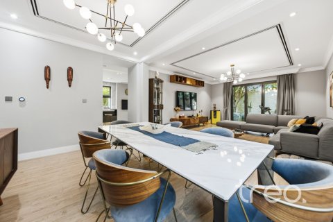 Villa de 4 chambres à Casa, UAE No. 222686 16