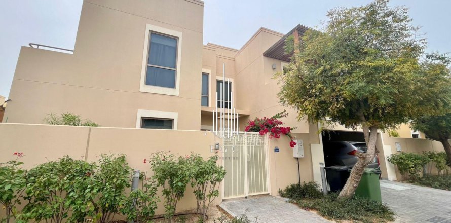 Villa de 4 chambres à Al Raha Gardens, UAE No. 36224