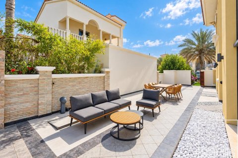 Вилла с 4 спальнями в Garden Homes, ОАЭ №211012 3