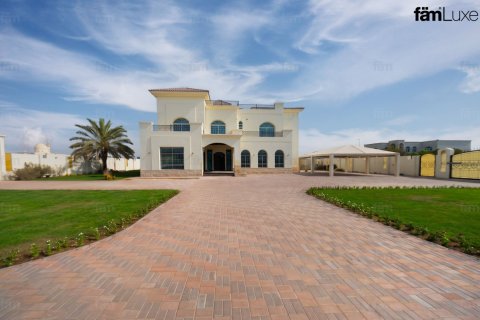 6 bedrooms Villa in Dubai, UAE No. 205325