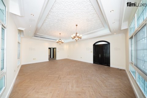 Villa de 6 dormitorios en Dubai, UAE No. 205325 3
