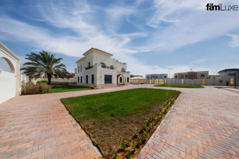 Villa de 6 dormitorios en Dubai, UAE No. 205325 30