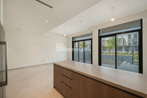 3 bedrooms Villa in Mudon, UAE No. 167709 6