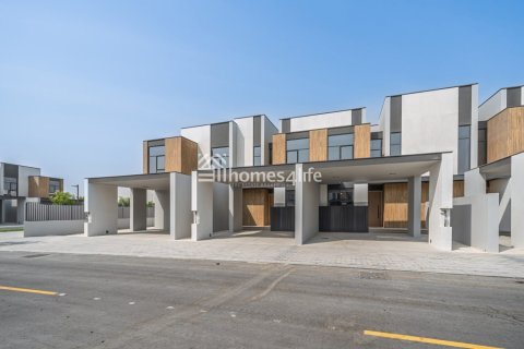 3 bedrooms Villa in Mudon, UAE No. 167709 3