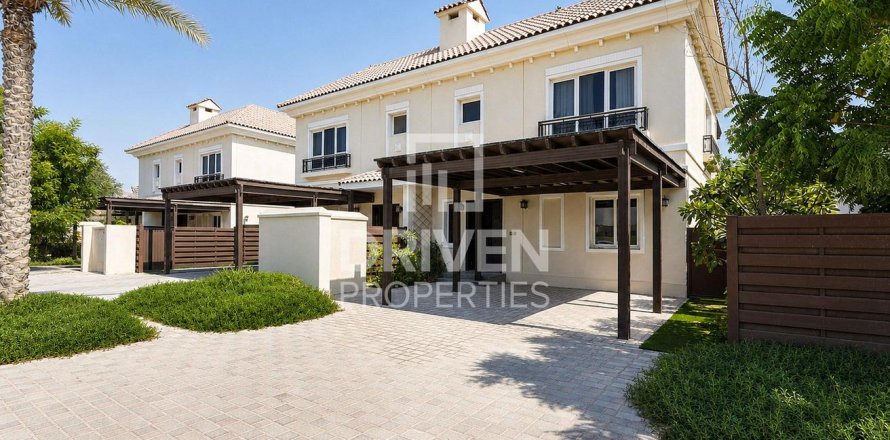 Villa de 3 dormitorios en Dubai, UAE No. 223136