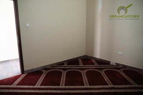 699.9m² Commercial property in Cornich Ras Al Khaima, UAE No. 34178 9
