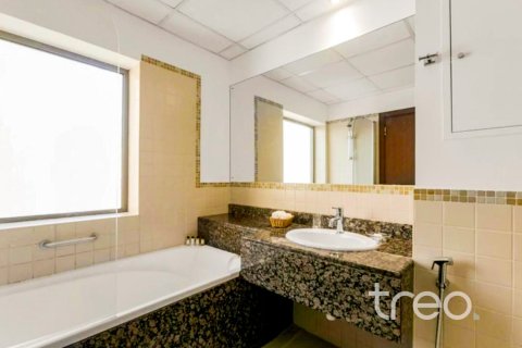 2 bedrooms Apartment in Dubai, UAE No. 220952 5