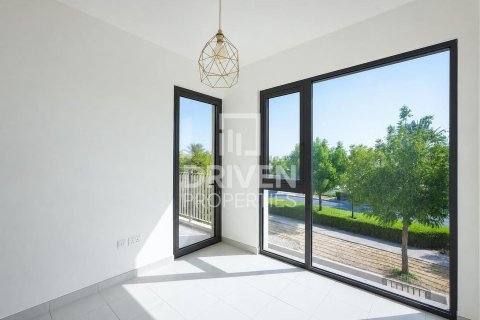 4 غرف نوم فيلا في EMAAR South, الإمارات العربية المتحدة رقم 215193 11