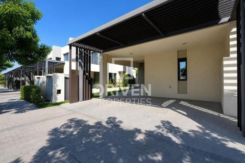 4 غرف نوم فيلا في EMAAR South, الإمارات العربية المتحدة رقم 215193 21