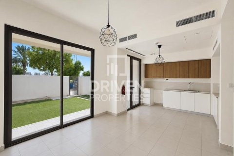 4 غرف نوم فيلا في EMAAR South, الإمارات العربية المتحدة رقم 215193 2