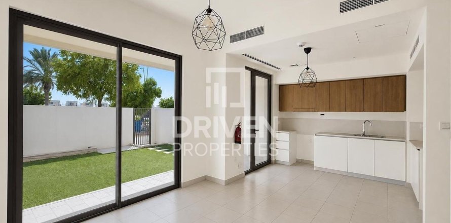 4 غرف نوم فيلا في EMAAR South, الإمارات العربية المتحدة رقم 215193