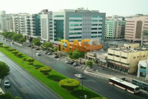 Bâtiment de 1114.8m² à Deira, UAE No. 4677 3