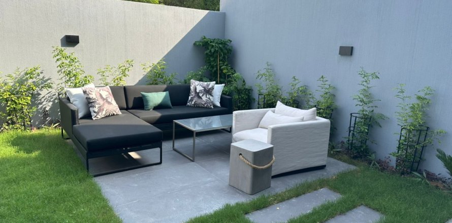 Townhouse de 3 dormitorios en Tilal City, UAE No. 215276
