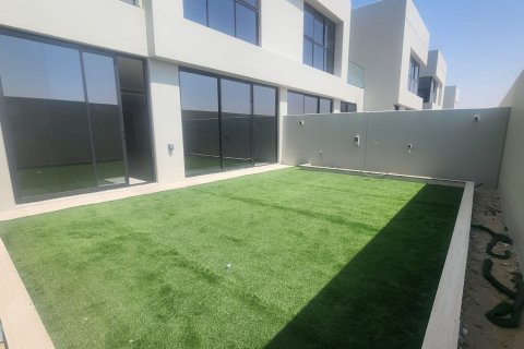 Таунхаус с 3 спальнями в Dubai Land, ОАЭ №218800 21
