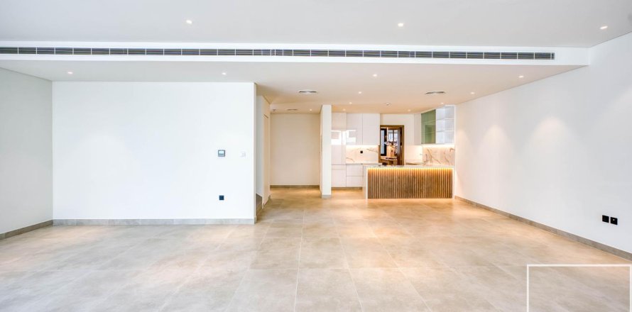 5 bedrooms Villa in Dubai, UAE No. 222584