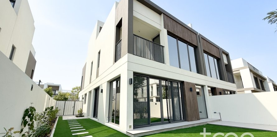 4 bedrooms Villa in Aura, UAE No. 220789