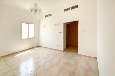Таунхаус с 4 спальнями в Mirdif Villas, ОАЭ №218804 13