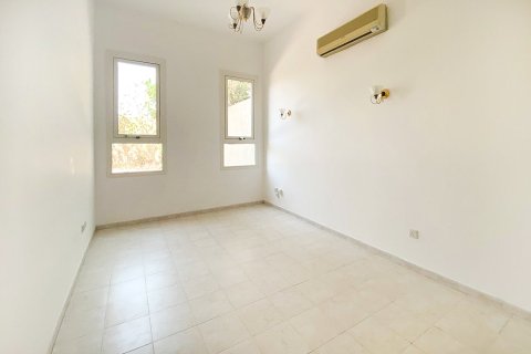 Таунхаус с 4 спальнями в Mirdif Villas, ОАЭ №218804 11