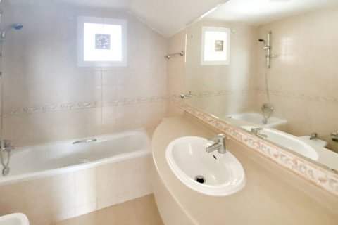Таунхаус с 4 спальнями в Mirdif Villas, ОАЭ №218804 16