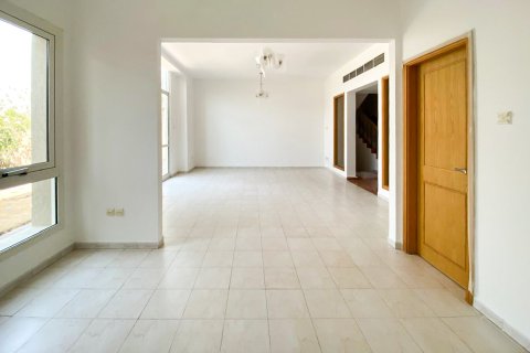 Таунхаус с 4 спальнями в Mirdif Villas, ОАЭ №218804 5
