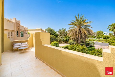Вилла с 4 спальнями в Jumeirah Islands, ОАЭ №158673 6