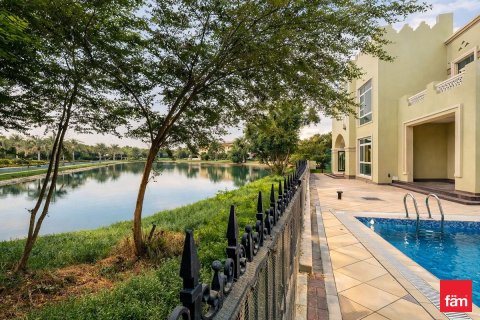 Вилла с 4 спальнями в Jumeirah Islands, ОАЭ №158673