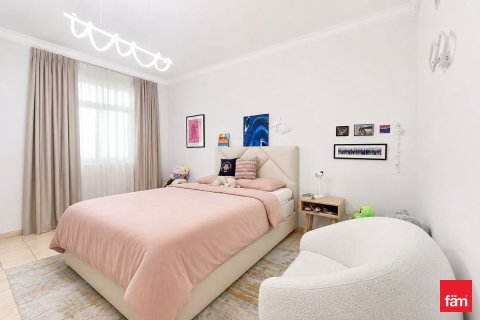 Вилла с 4 спальнями в Jumeirah Islands, ОАЭ №158673 10