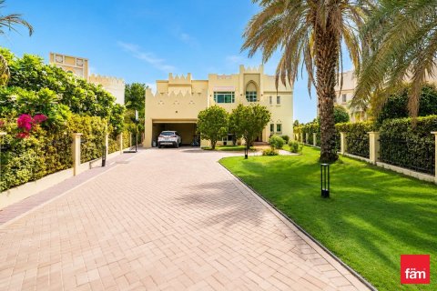 Вилла с 4 спальнями в Jumeirah Islands, ОАЭ №158673 3